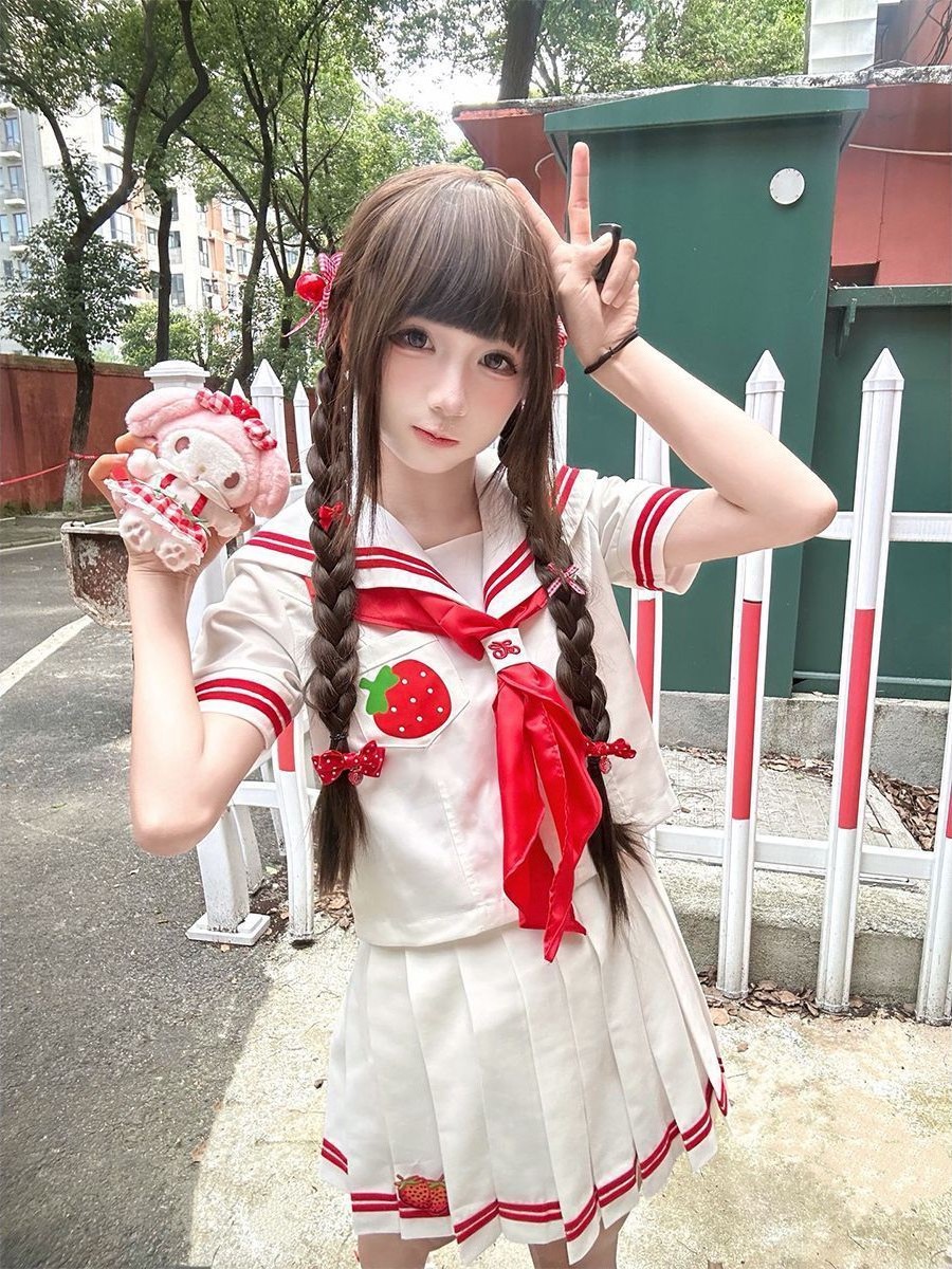 Embroidery Uniforms - ชุดยูนิฟอร์มสไตล์ญี่ปุ่นลายปักสตรอว์เบอร์รีน่ารัก ชุดนักเรียน JK แขนสั้น คอปกสีน้ำเงิน ชุดแฟชั่นสำหรับผู้หญิง