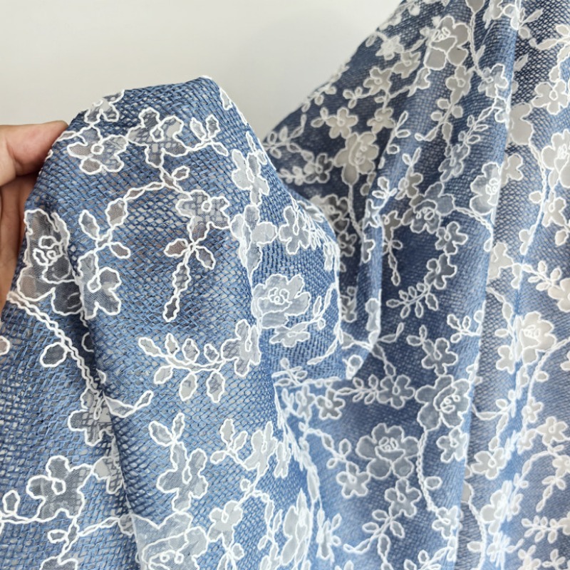 Embroidery Flower Pattern - ผ้าลูกไม้ปักลายดอกไม้สีฟ้าพื้นขาว สำหรับตัดเย็บชุดเดรส แจ็คเก็ต ชุดออกงาน หรืองาน DIY
