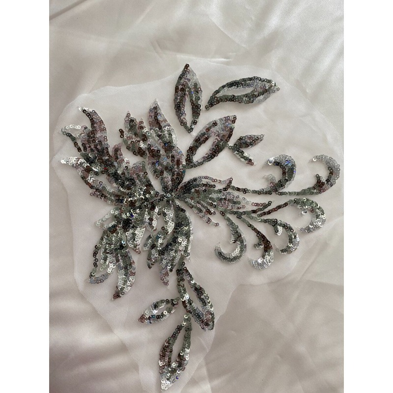 Embroidery Flower Pattern - แผ่นปะติดลายลูกไม้ปักเลื่อมรูปดอกไม้ 4 สี ขาว แดง เงิน