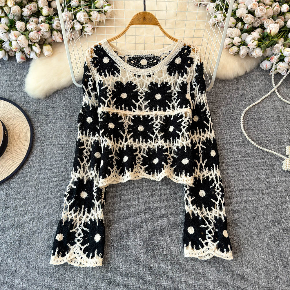 Embroidery Daisy - เสื้อโครเชต์ลายดอกไม้สำหรับผู้หญิง แขนยาว ลายฉลุ ลายดอกเดซี่ เสื้อถักครอป สเวตเตอร์