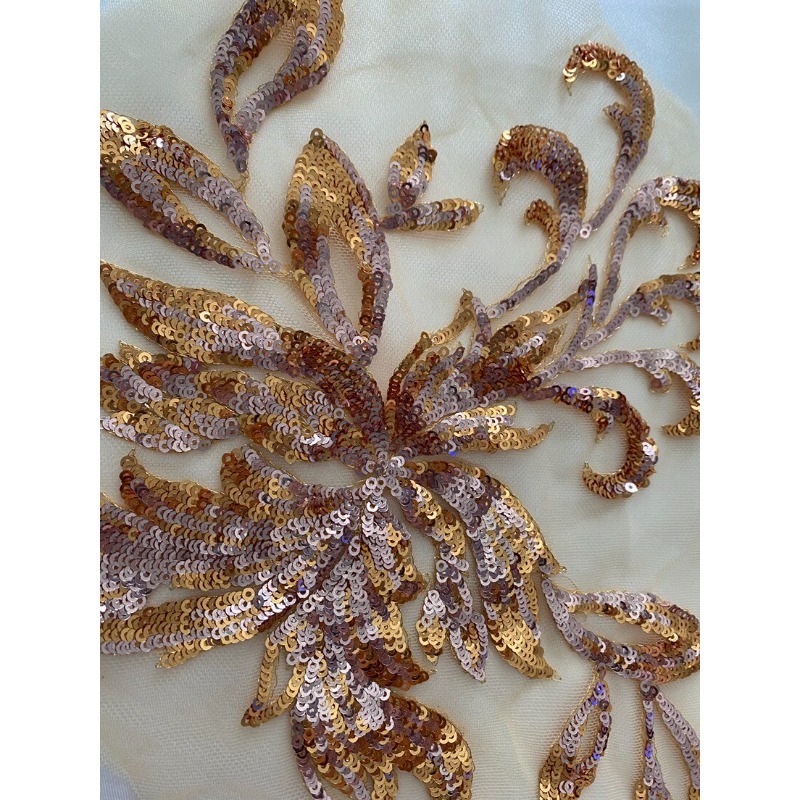 แผ่นปะติดลายลูกไม้ปักเลื่อมรูป - Embroidery Flower Pattern บทวิจารณ์และราคา