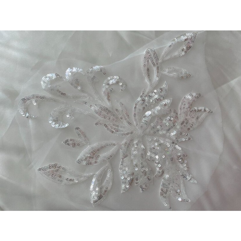 แผ่นปะติดลายลูกไม้ปักเลื่อมรูป - Embroidery Flower Pattern บทวิจารณ์และราคา