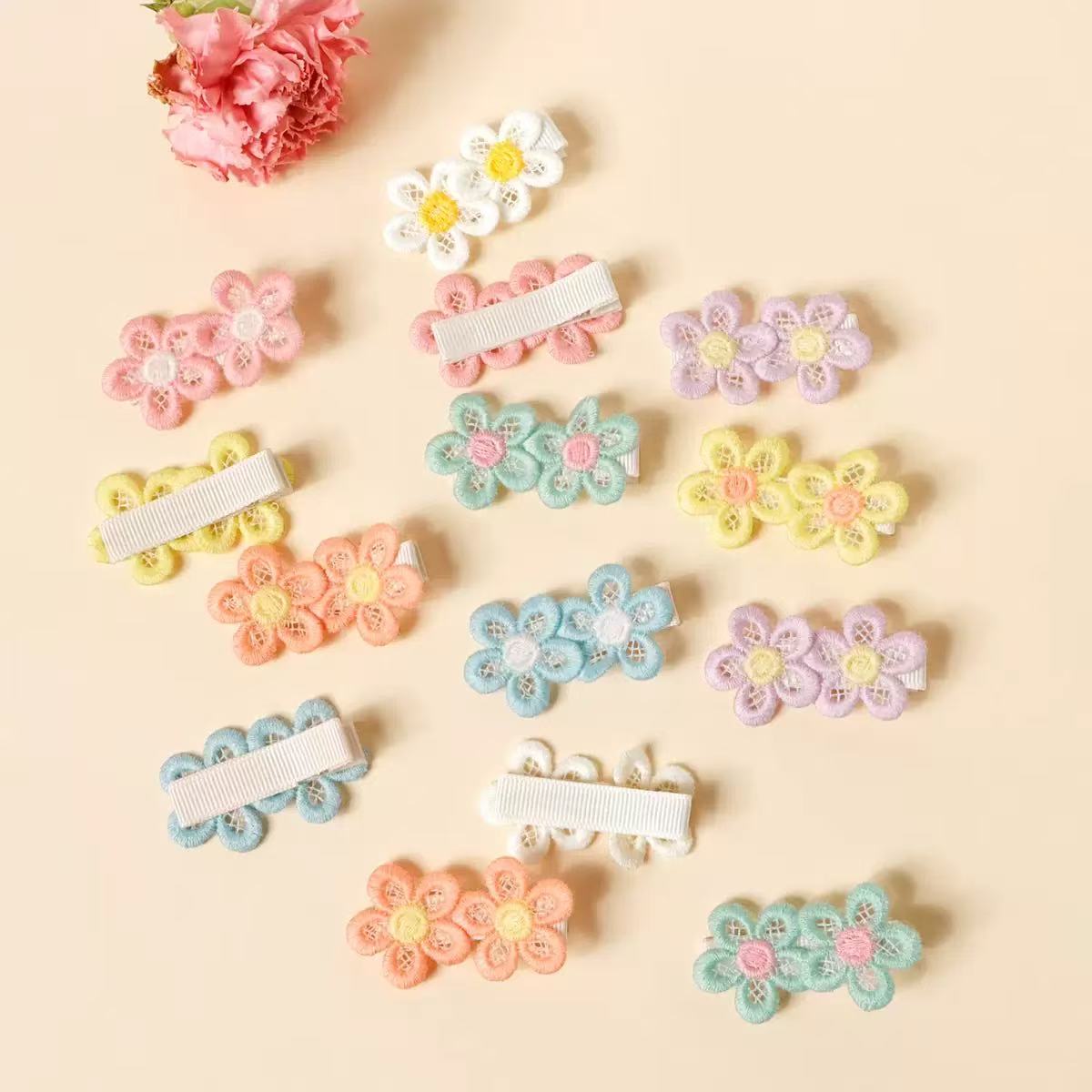 กิ๊บติดผมลายดอกเดซี่เล็กๆ 14 ช - Embroidery Daisy บทวิจารณ์และราคา