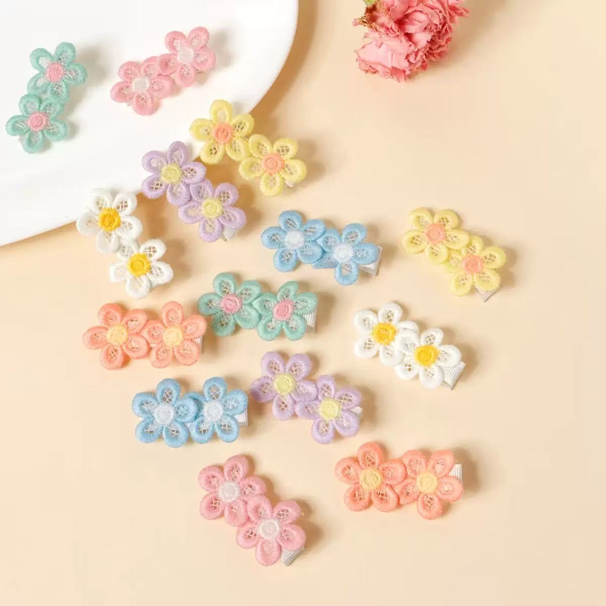 กิ๊บติดผมลายดอกเดซี่เล็กๆ 14 ช - Embroidery Daisy บทวิจารณ์และราคา