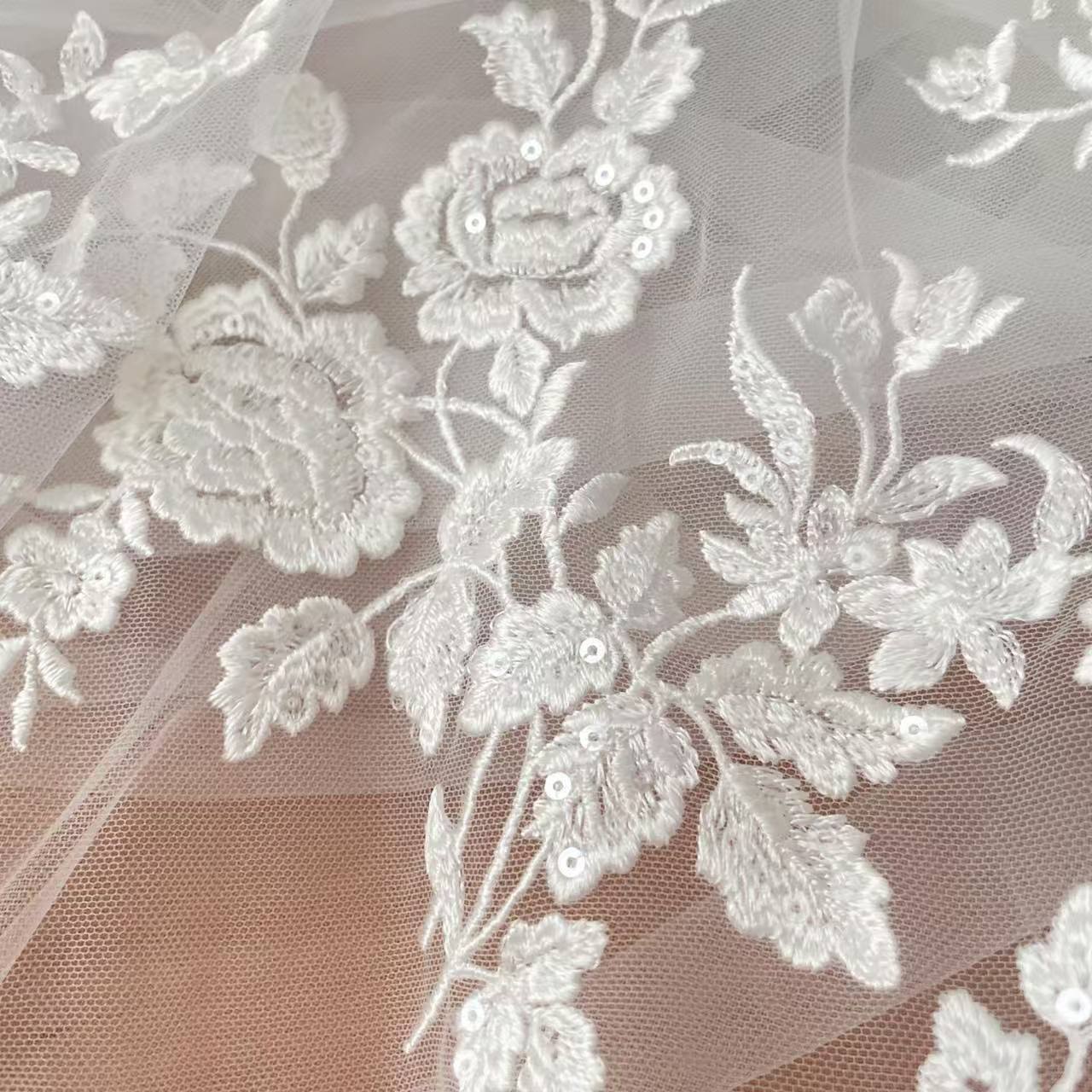 ผ้าลูกไม้ปักลายฝรั่งเศส ลายดอก - Embroidery Flower Pattern บทวิจารณ์และราคา